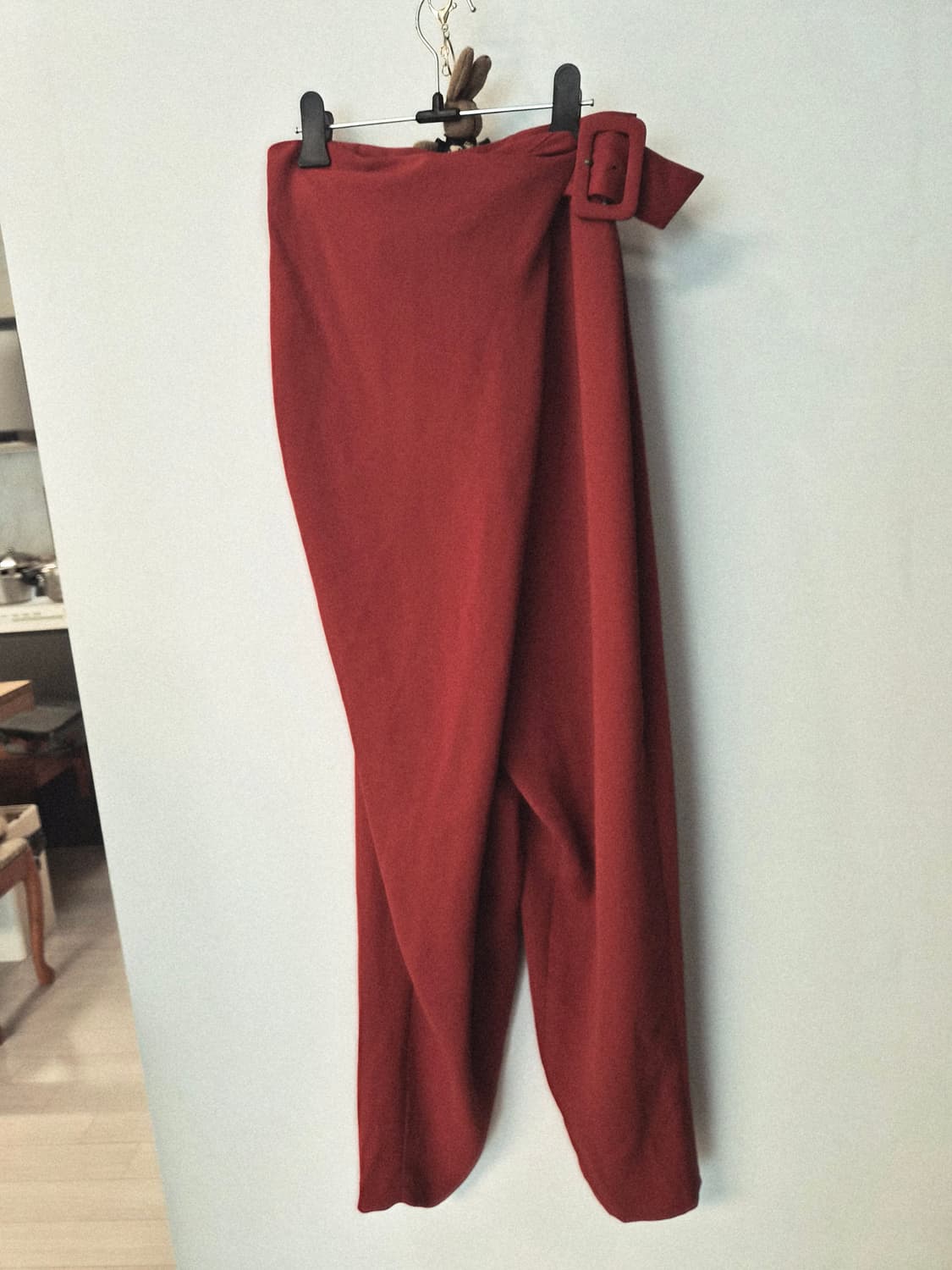 벨티드 랩 스타일 슬랙스 (딥레드) 상품이미지4