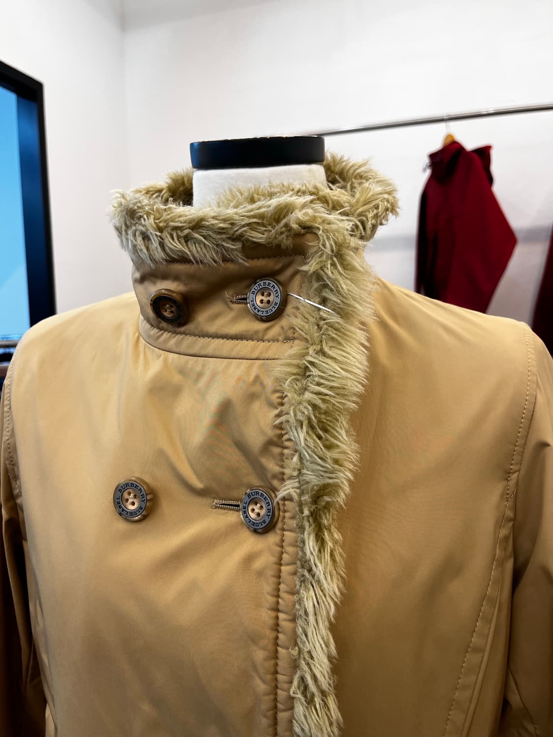 버버리 블루라벨 퍼 트리밍 하이넥 자켓 상품이미지2