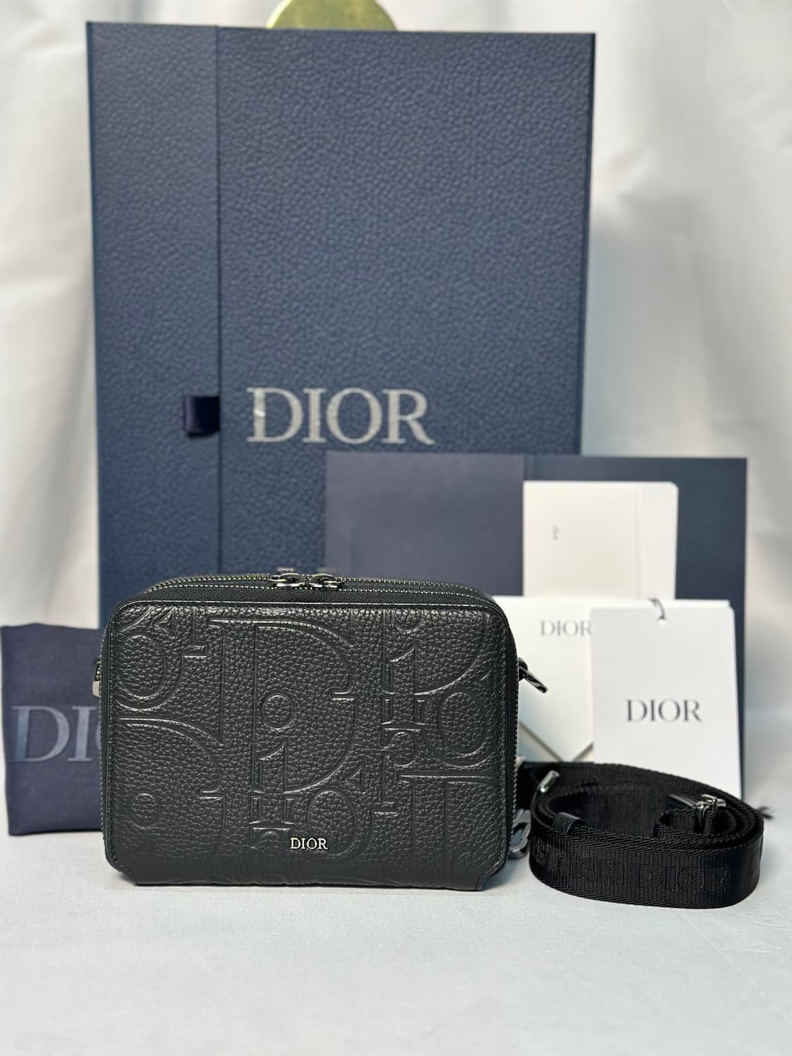 디올 그래비티 레더 파우치 크로스백 새상품 상품이미지1