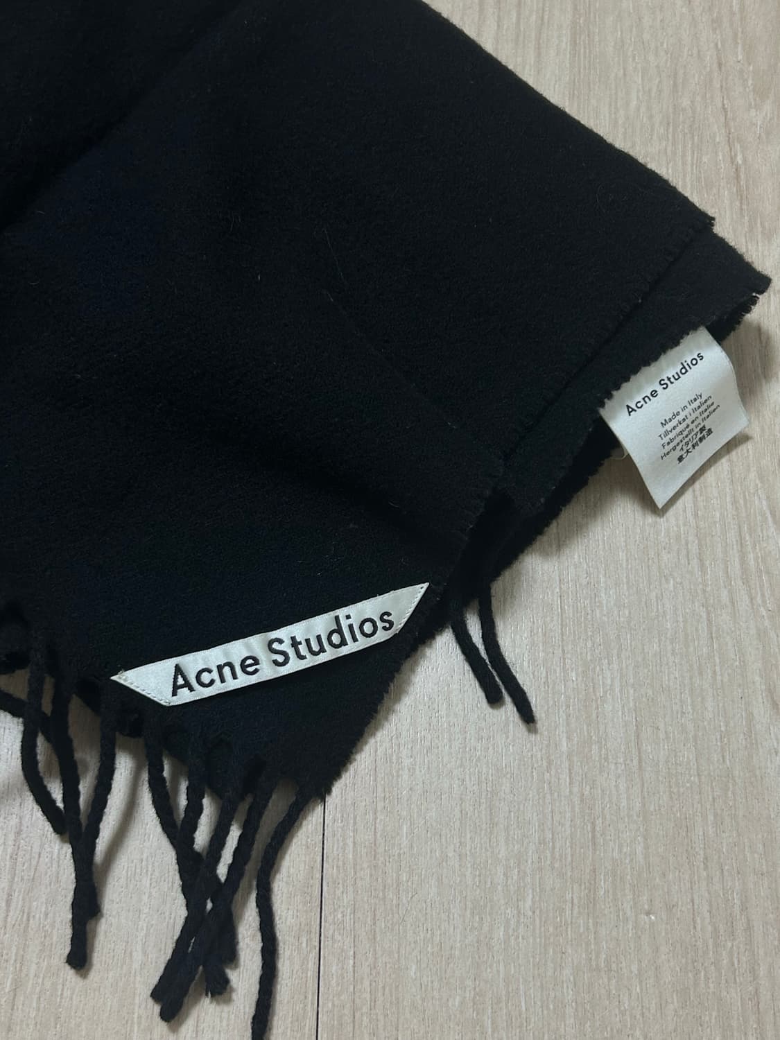 아크네 스튜디오 블랙 머플러 상품이미지1