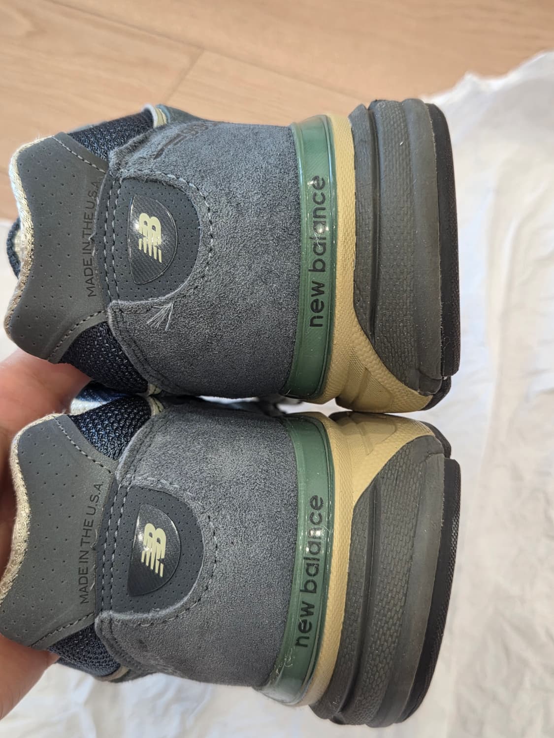 뉴발란스 x 오라리 990v4 메이드 인 USA 트루퍼 상품이미지3