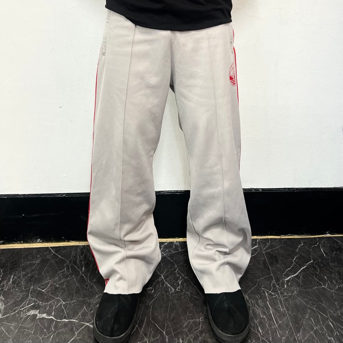 아디다스 레드 삼선 사이드 스냅버클 와이드 트랙팬츠 상품이미지3