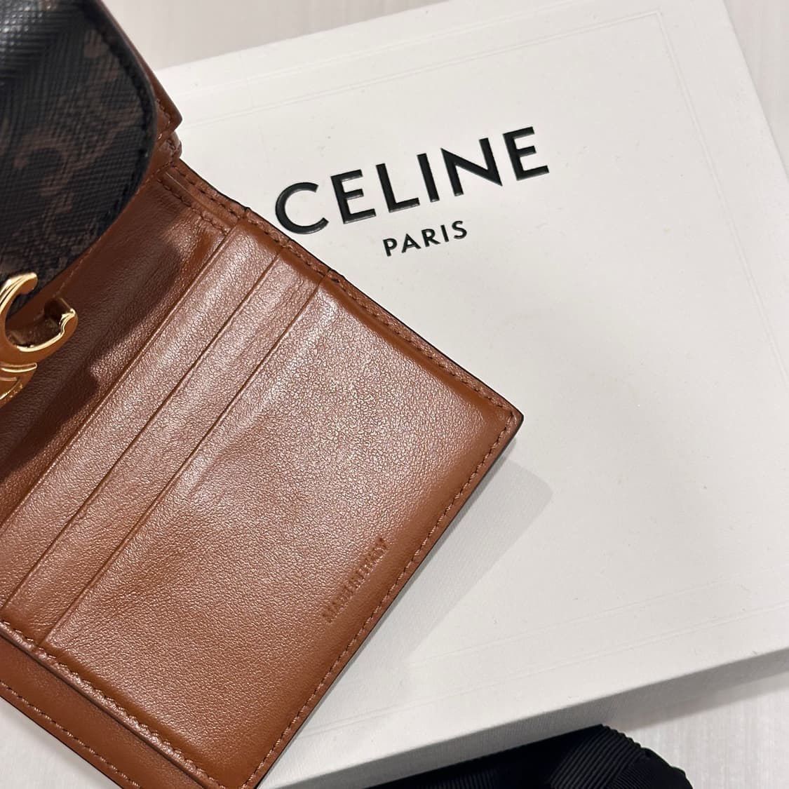 CELINE Small Flap Wallet 셀린느 트리옴프 지갑 상품이미지6