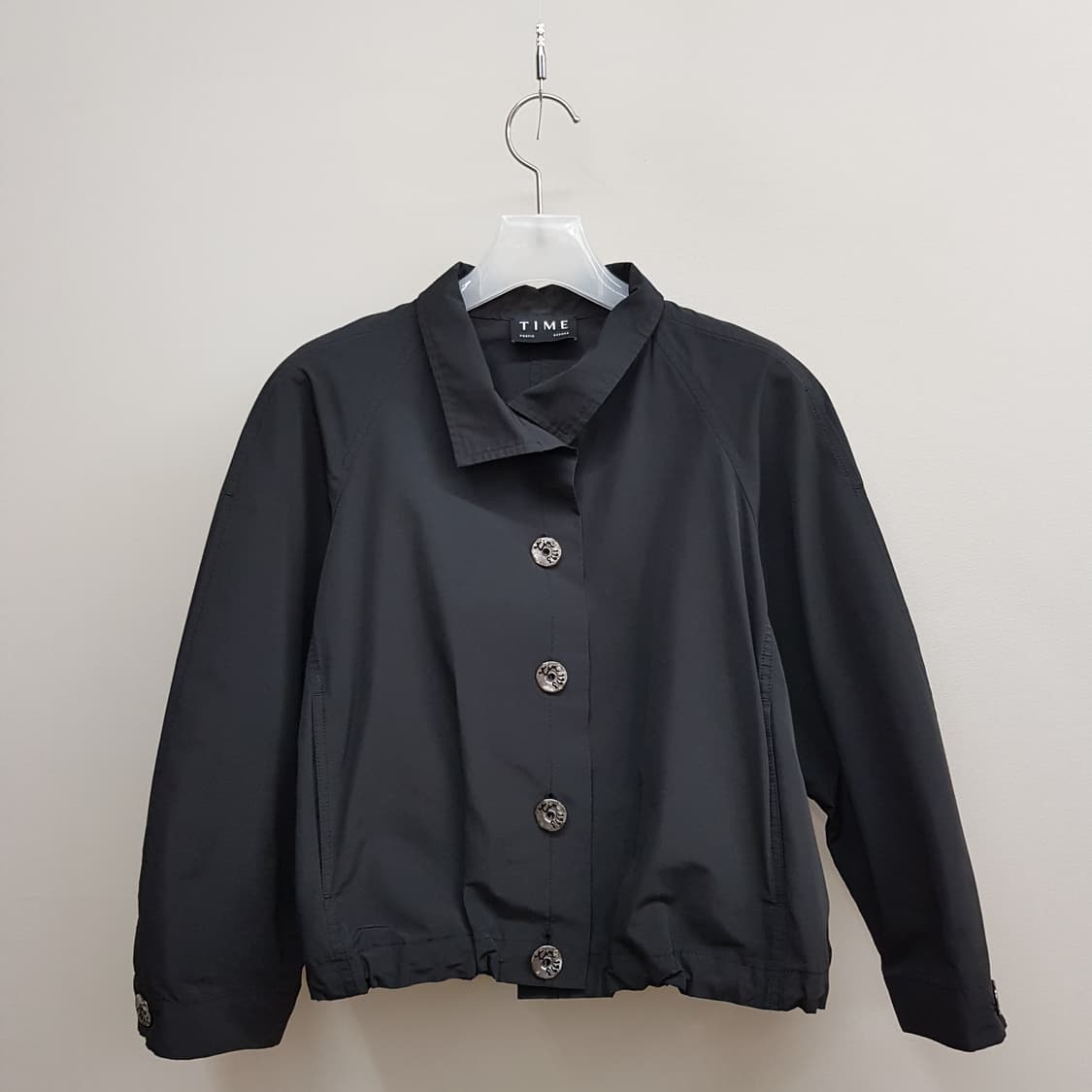 한섬 타임 2022 버튼 포인트 크롭 바람막이 자켓 82-94-160 상품이미지2
