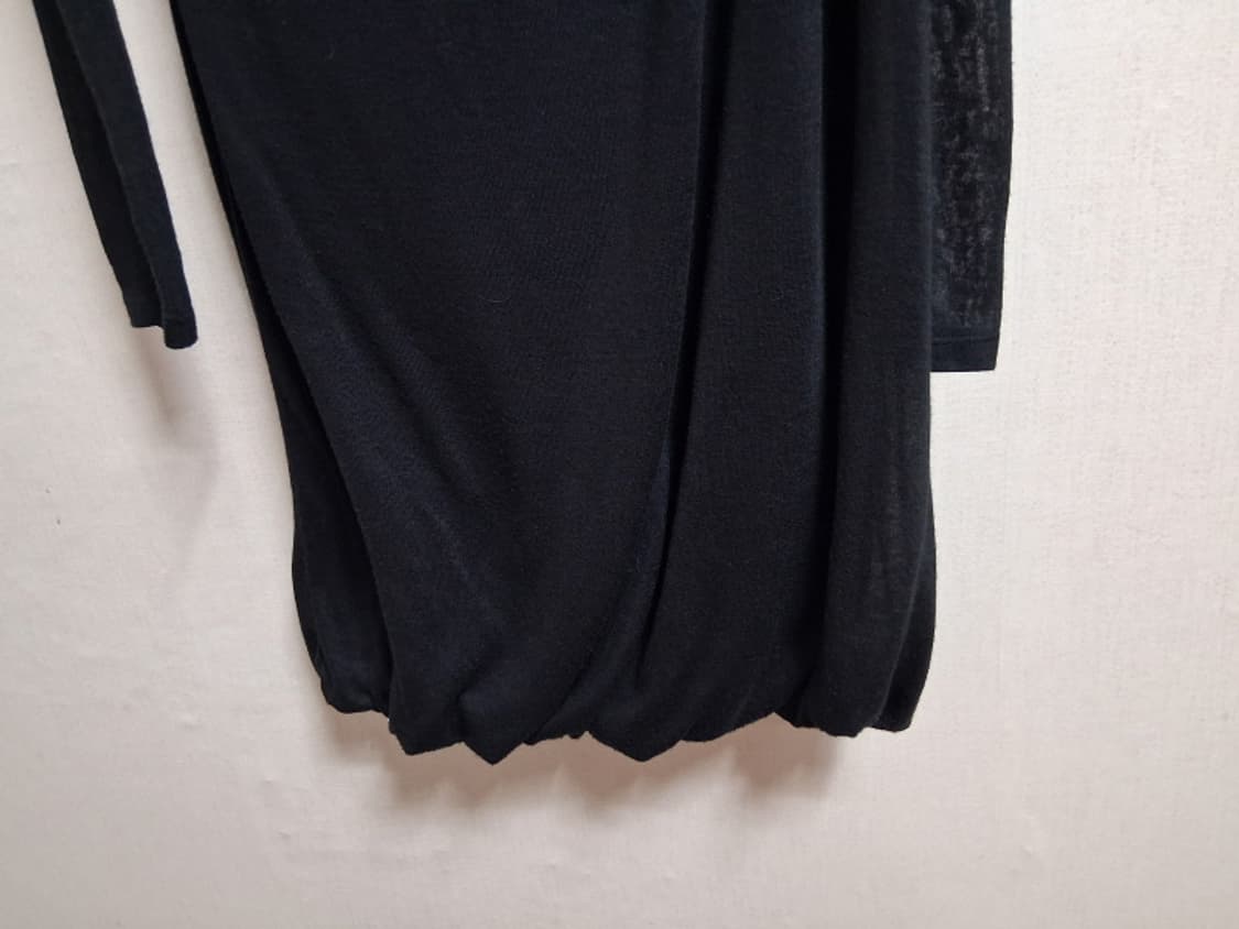 MAX&CO 막스앤코 검정 실루엣 원피스 미디기장 슬림한55
원 상품이미지5