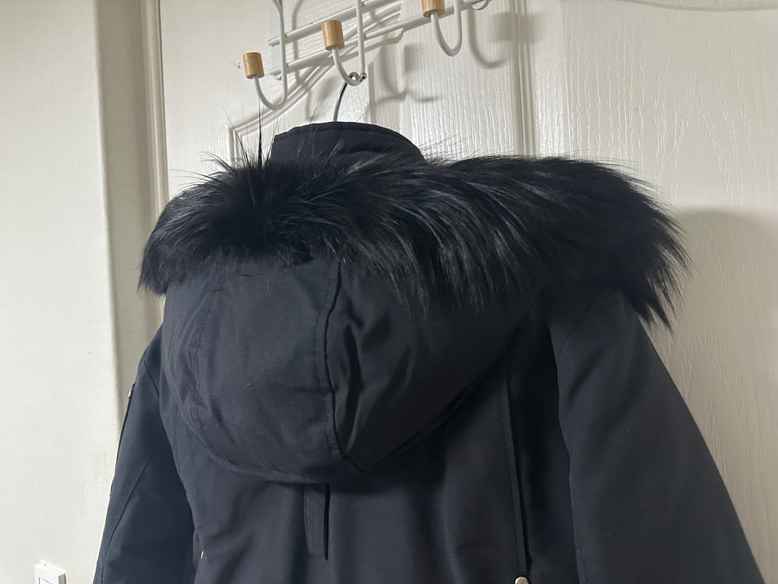 무스너클 스틸링 블랙 폭스퍼 구스다운 롱패딩 사이즈M(100-105) 상품이미지4