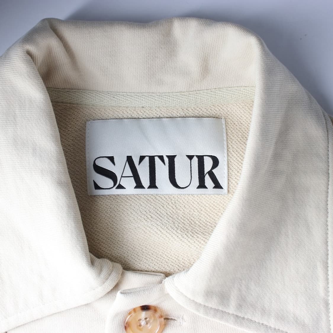 SATUR 카라 로고 오버핏 맨투맨 상품이미지5