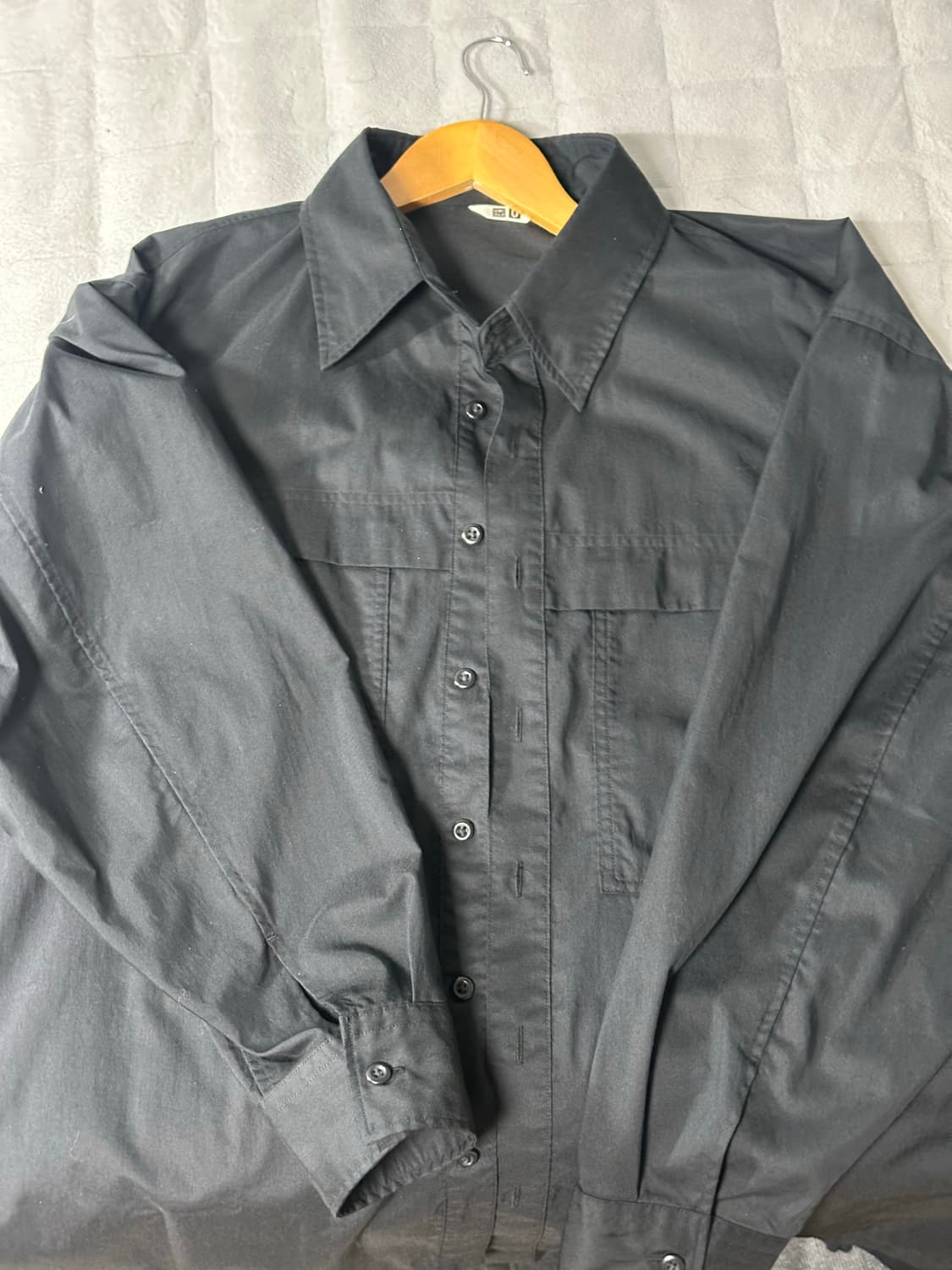 유니클로 유틸리티오버사이즈셔츠 블랙 XL 새상품 판매합니다 상품이미지1