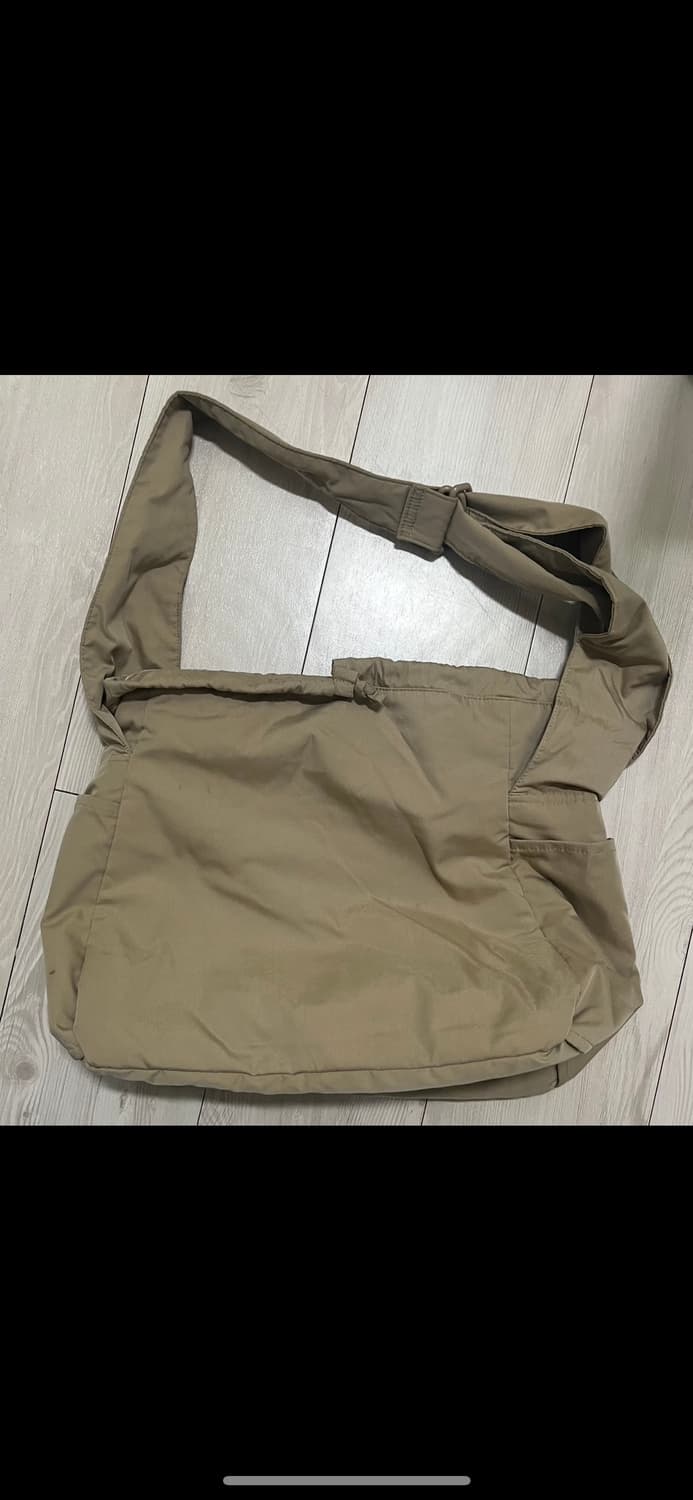 유니클로 c 숄더백 베이지  상품이미지2