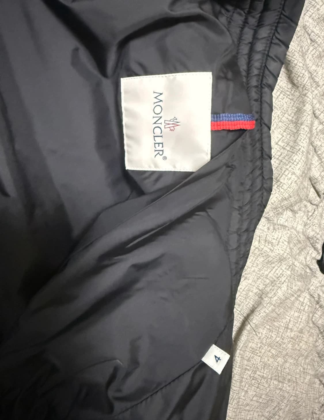 [4] 몽클레어 아미오 패딩 블랙  몽클레어 아미오트 상품이미지3