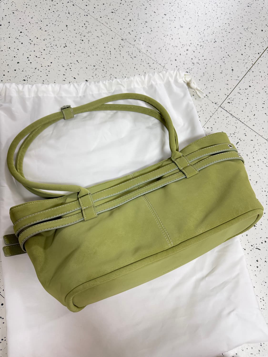 [새상품] 여밈 mini belted boat bag 아보카도  상품이미지3