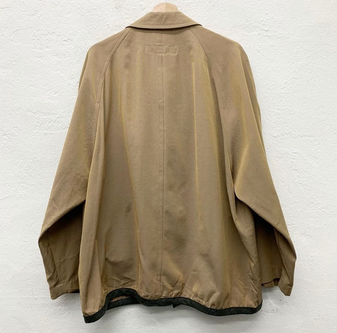 꼼데가르송 옴므 플러스 베이지 폴리 혼방 싱글 자켓 상품이미지3