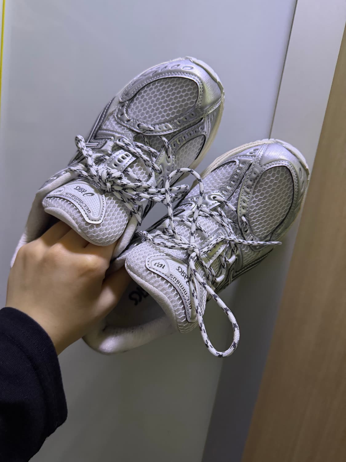 아식스 젤님버스 10.1 화이트 글래시어 그레이 235 상품이미지1