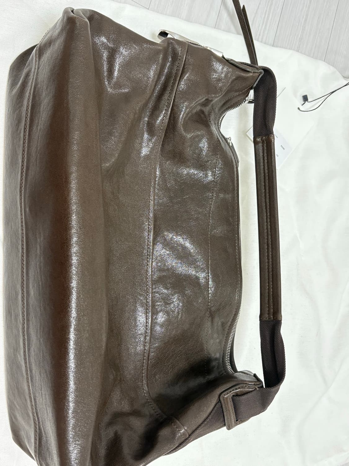 르메르 베를랭고 호보백 다크 브라운 상품이미지4