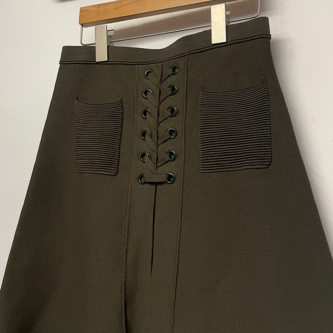 산드로 (우먼) 카키 레이스 업 니트 스커트   상품이미지2