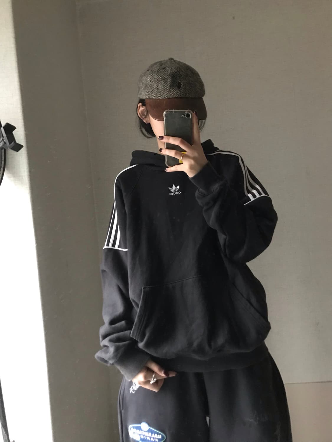 아디다스 블랙 오버핏 후드티 상품이미지3