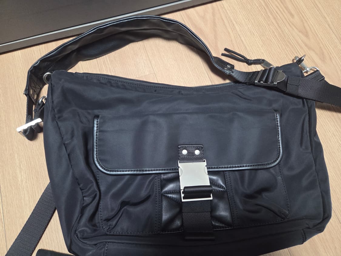 메종미네드 BUCKLE STRAP HOBO BAG 상품이미지2