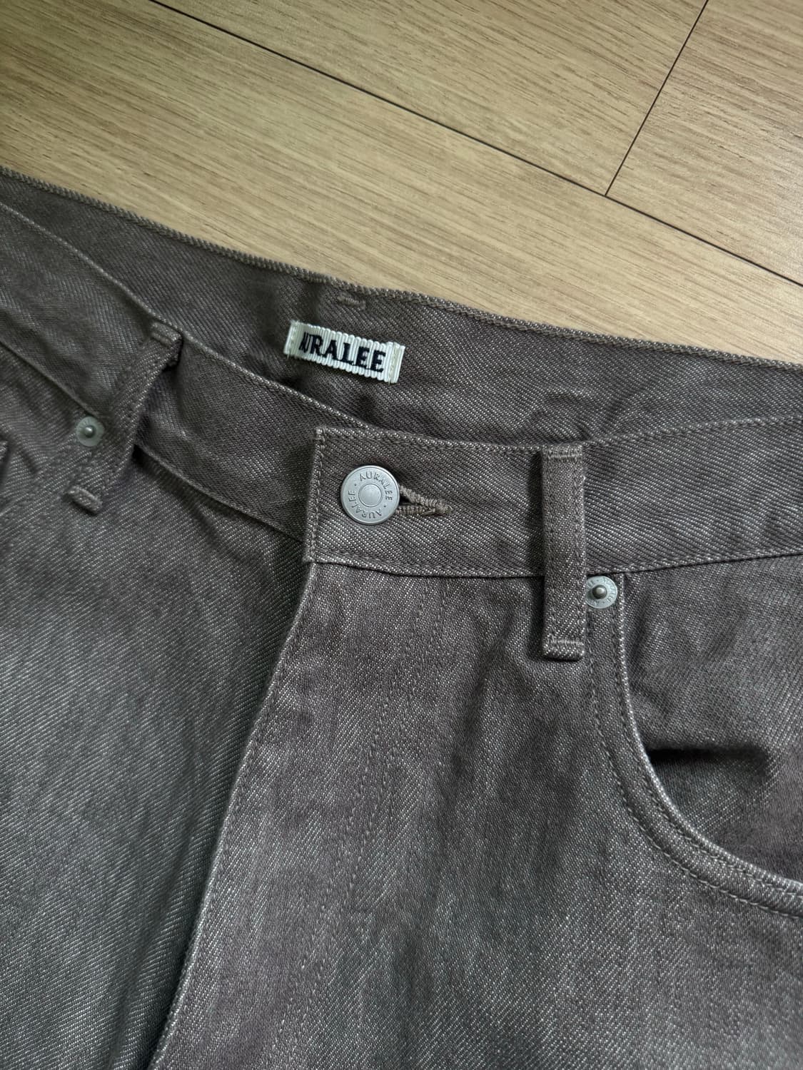 오라리 하드 트위스트 데님 와이드 팬츠 모카 브라운 상품이미지3