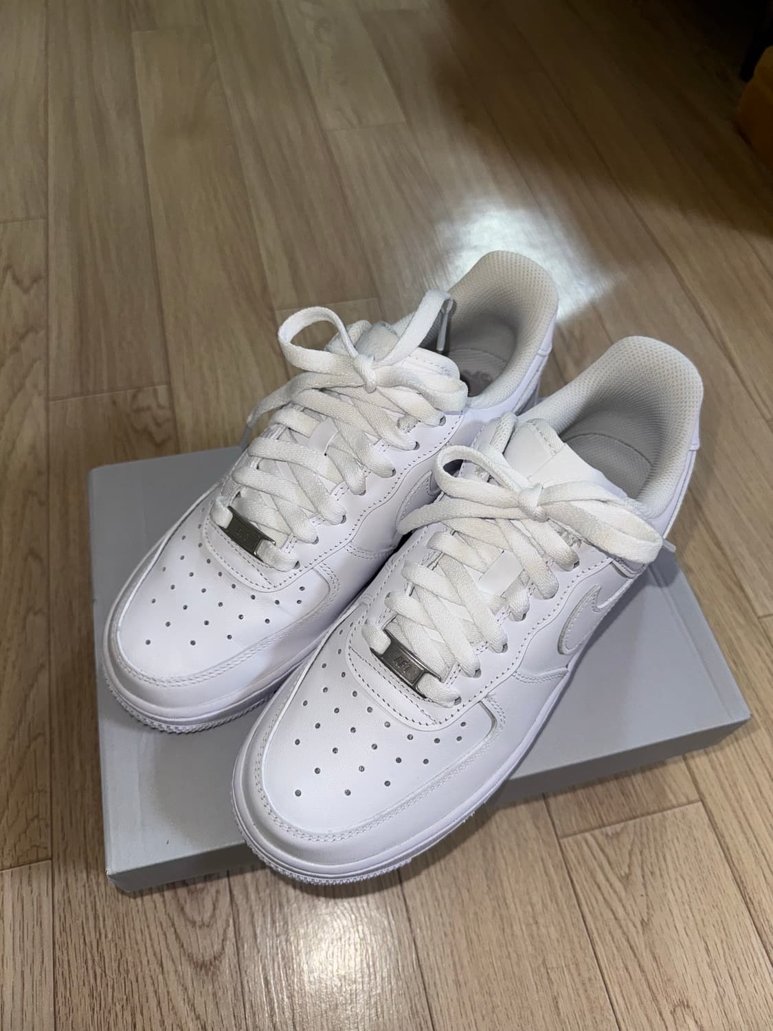 나이키 에어포스1 '07 로우 화이트 상품이미지1