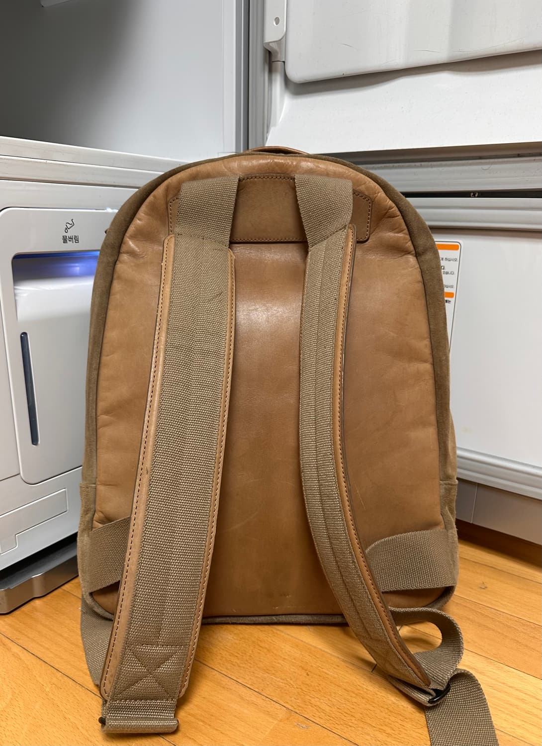 이지 시즌 1 가죽 백팩 카키 상품이미지2