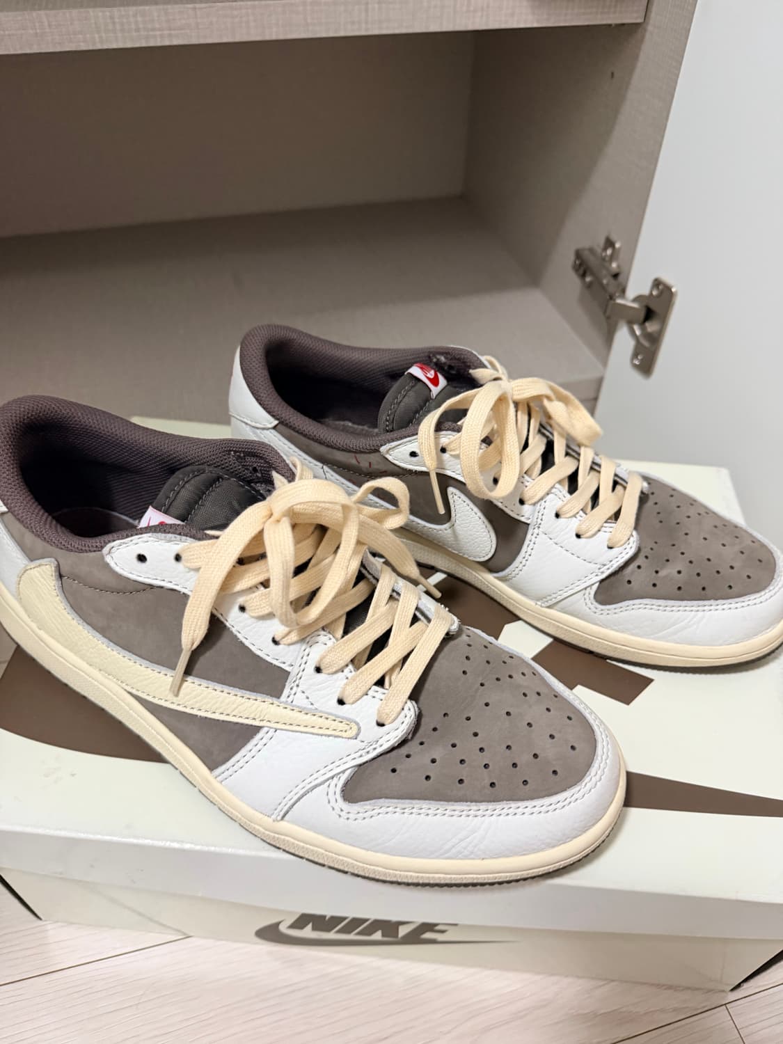 나이키 에어 조던1 트래비스스캇 리버스모카 265 상품이미지2