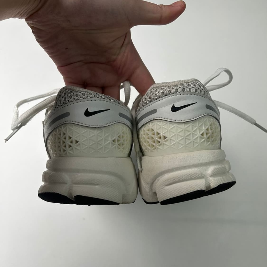 나이키 줌 보메로 5 포튼 더스트 그리드아이언 운동화 235 상품이미지6