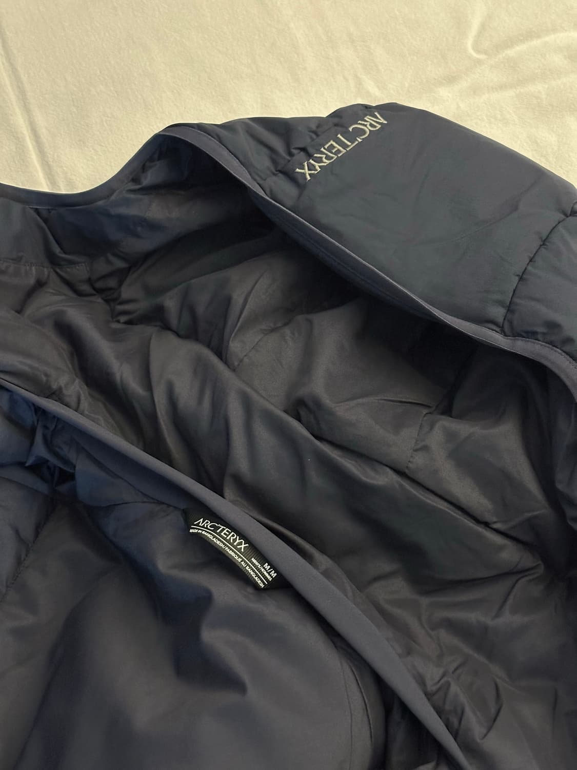 25FW 아크테릭스 아톰 SV 블랙 사파이어(Medium) 상품이미지6