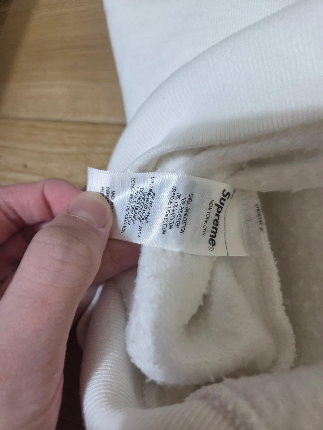 슈프림 25fw 윙스 후드집업 화이트 상품이미지3