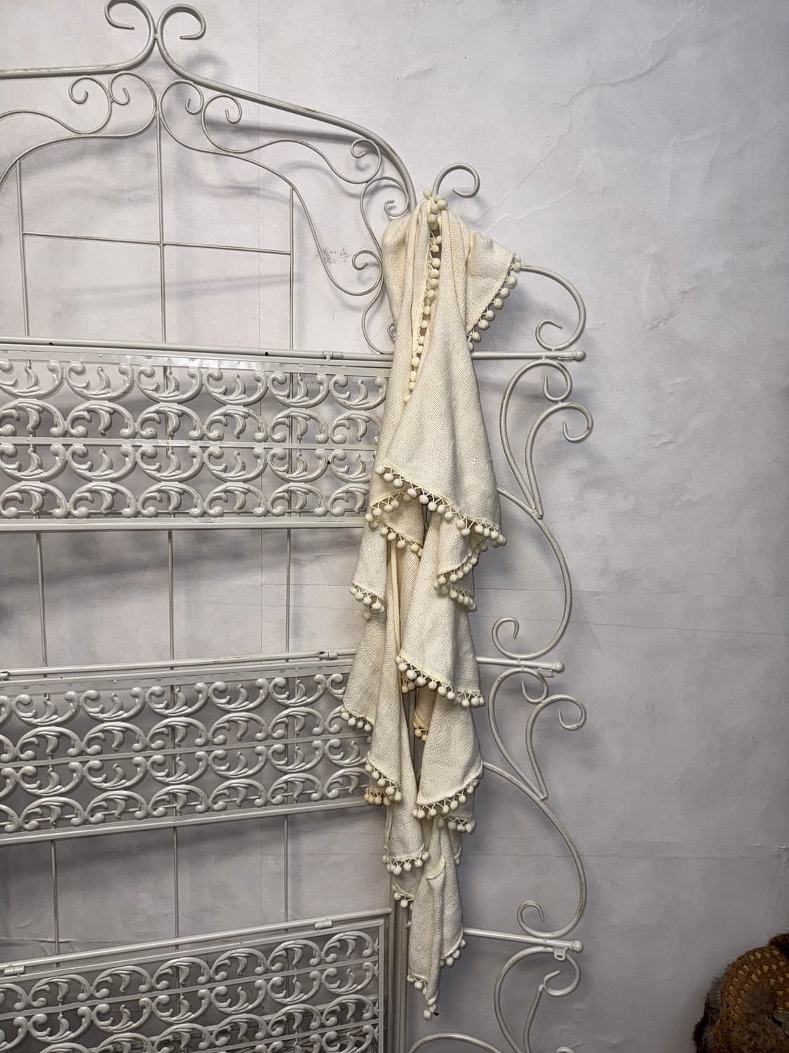 Ivory knit ball ruffle cape muffler 상품이미지2