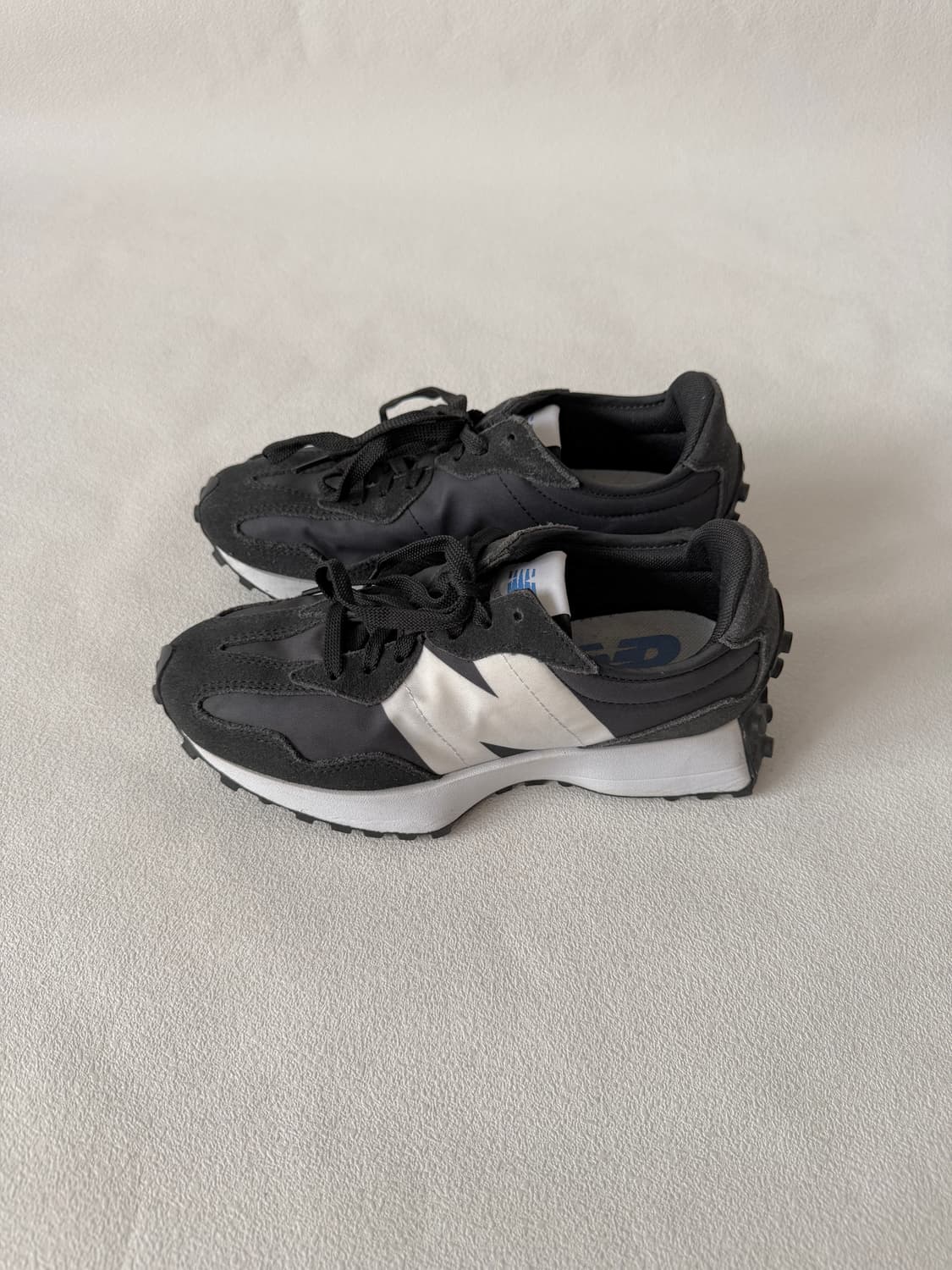 [230]뉴발란스(new balance) 327 검흰 스니커즈 상품이미지1