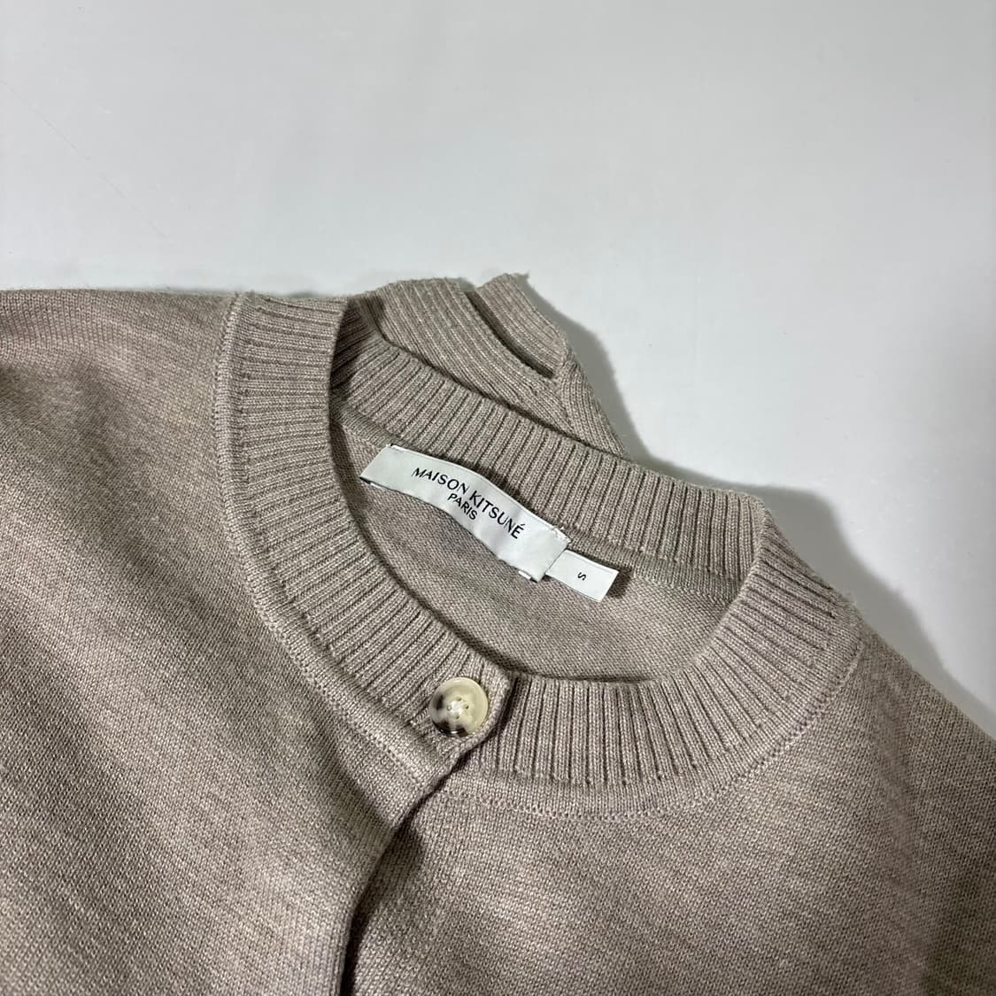 우먼S 메종키츠네 라이트베이지 폭스헤드 U넥 가디건 상품이미지5