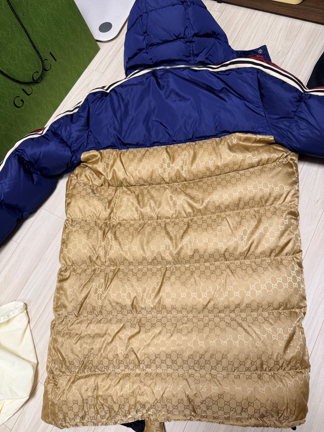 구찌 GG로고 자카드 구스다운 롱패딩 100-105 상품이미지4