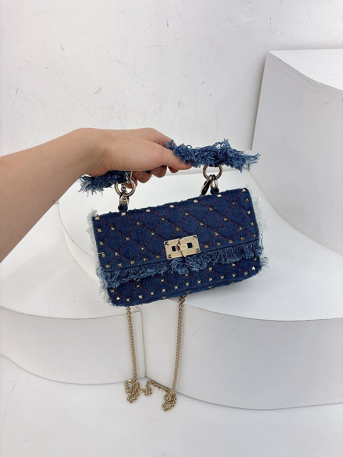 발렌티노 락스터드 캔디 데님 크로스백 상품이미지1