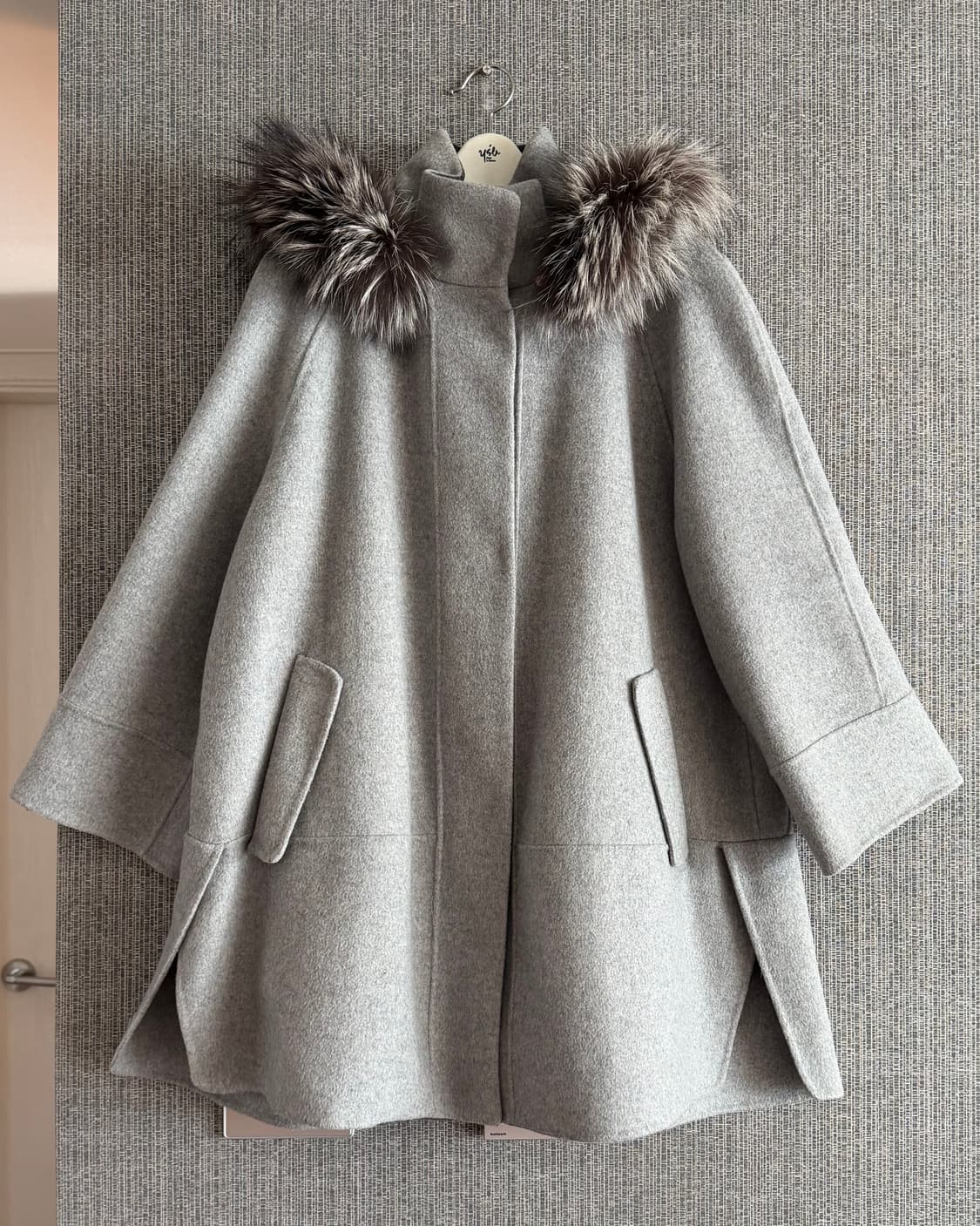 더아이잣 폭스 퍼 여우털 후드 탈부착 그레이 울 블렌드 케이프 코트 망토 상품이미지1
