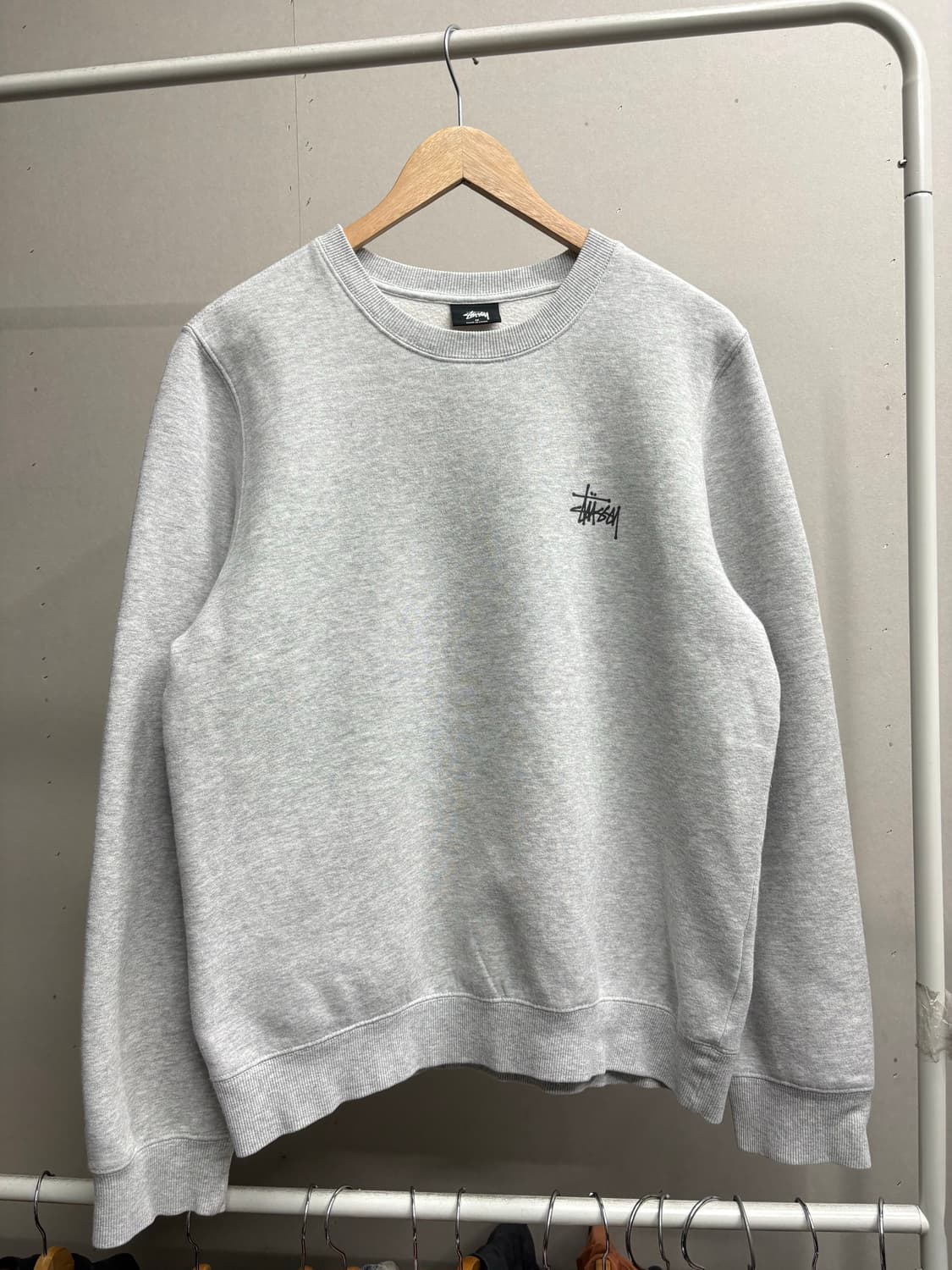 스투시 라이트 그레이 스웻셔츠 상품이미지3