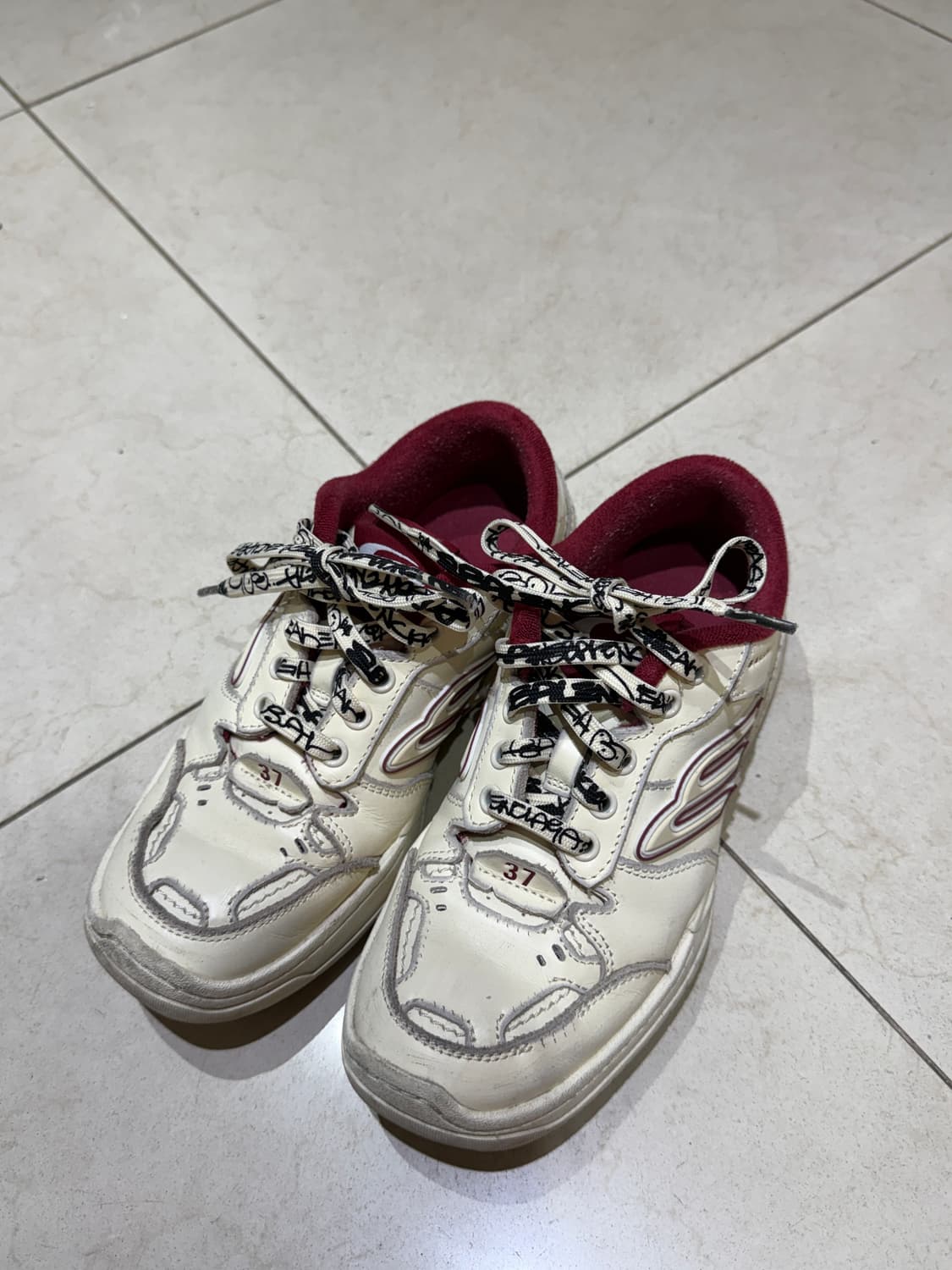 발렌시아가 햄튼스 미디엄 원/아웃 스니커즈 상품이미지5