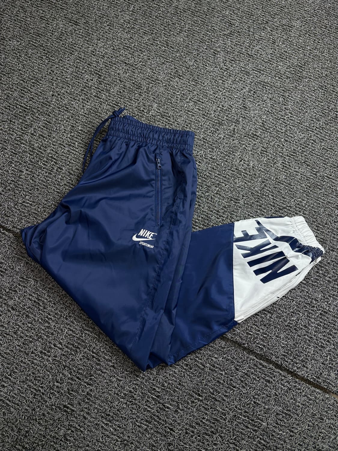 나이키 빅로고 윈드러너 라인드 우븐 조거 팬츠 2201 상품이미지1