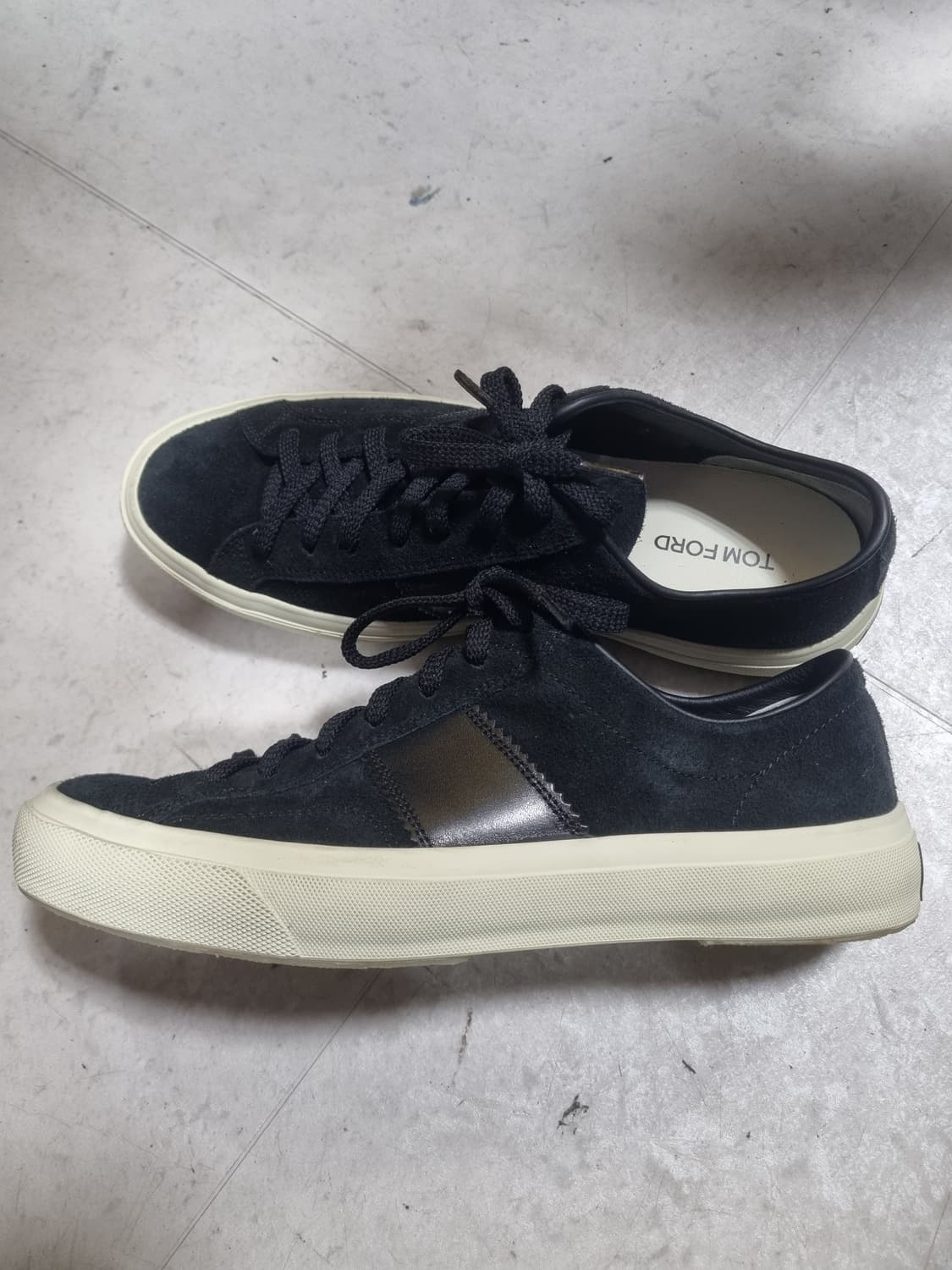 톰포드 남성 켐브리지 스웨이드 스니커즈 상품이미지2