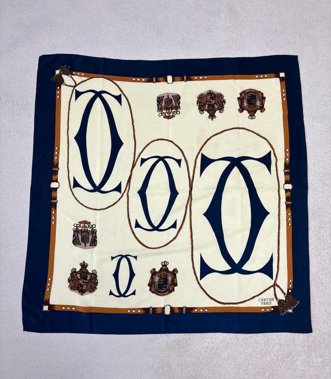 까르띠에(Cartier) 빈티지 더블C 로고 실크 스카프 상품이미지1