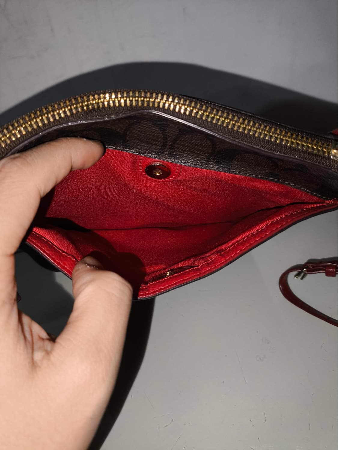 코치 가죽 미니 크로스백 상품이미지8