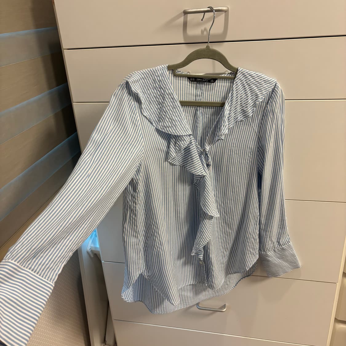 자라 베이직 스트라이프 블루 프릴 블라우스 상품이미지2