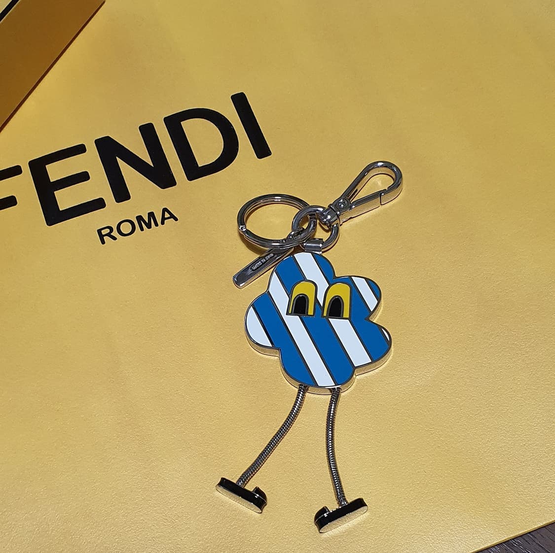 펜디 존부스 콜라보 메탈 키링 상품이미지1