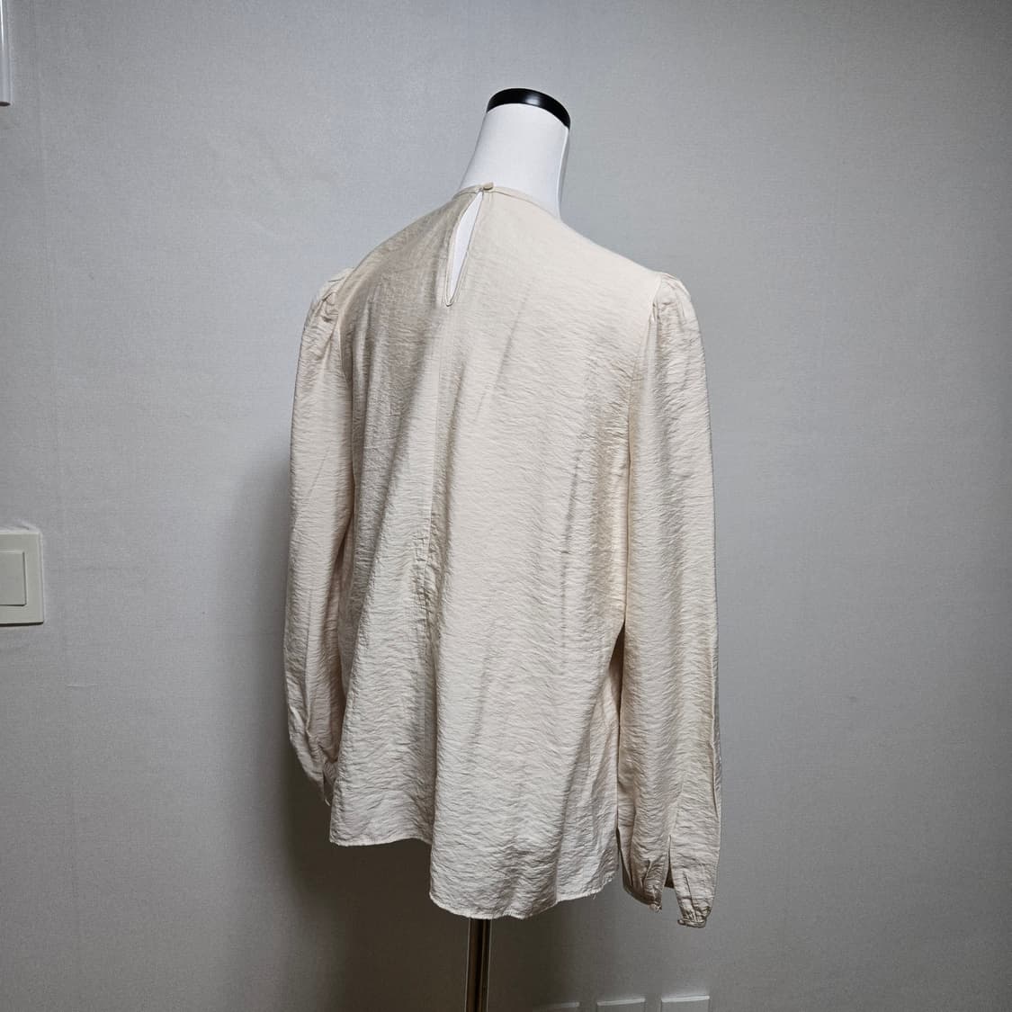 텐먼스 X 잉크 베이지 블라우스 상품이미지2