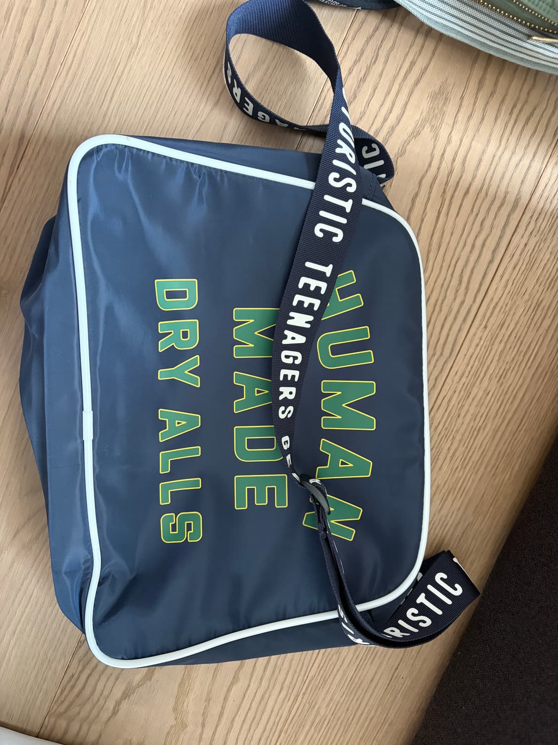 휴먼 메이드 숄더백 네이비 상품이미지2