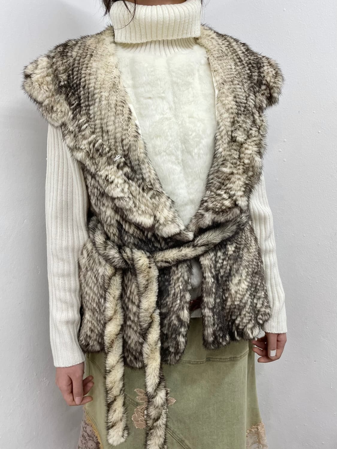 화이트페어리 밍크 프릴 베스트 상품이미지3