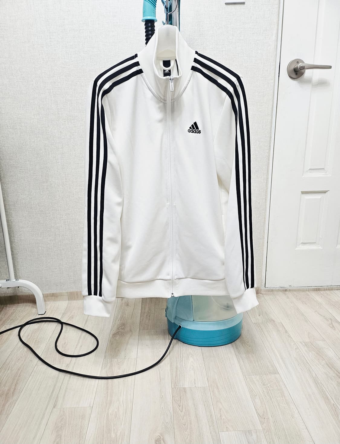 (90~95)S ☆초대장급☆ 아디다스 에센셜 3st [흰검] 트랙탑져지 상품이미지1
