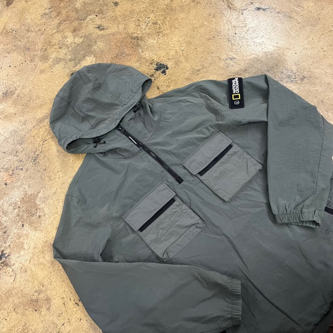 [정품/M] 내셔널지오그래픽 후드 바람막이 점퍼 카키 b17 상품이미지1