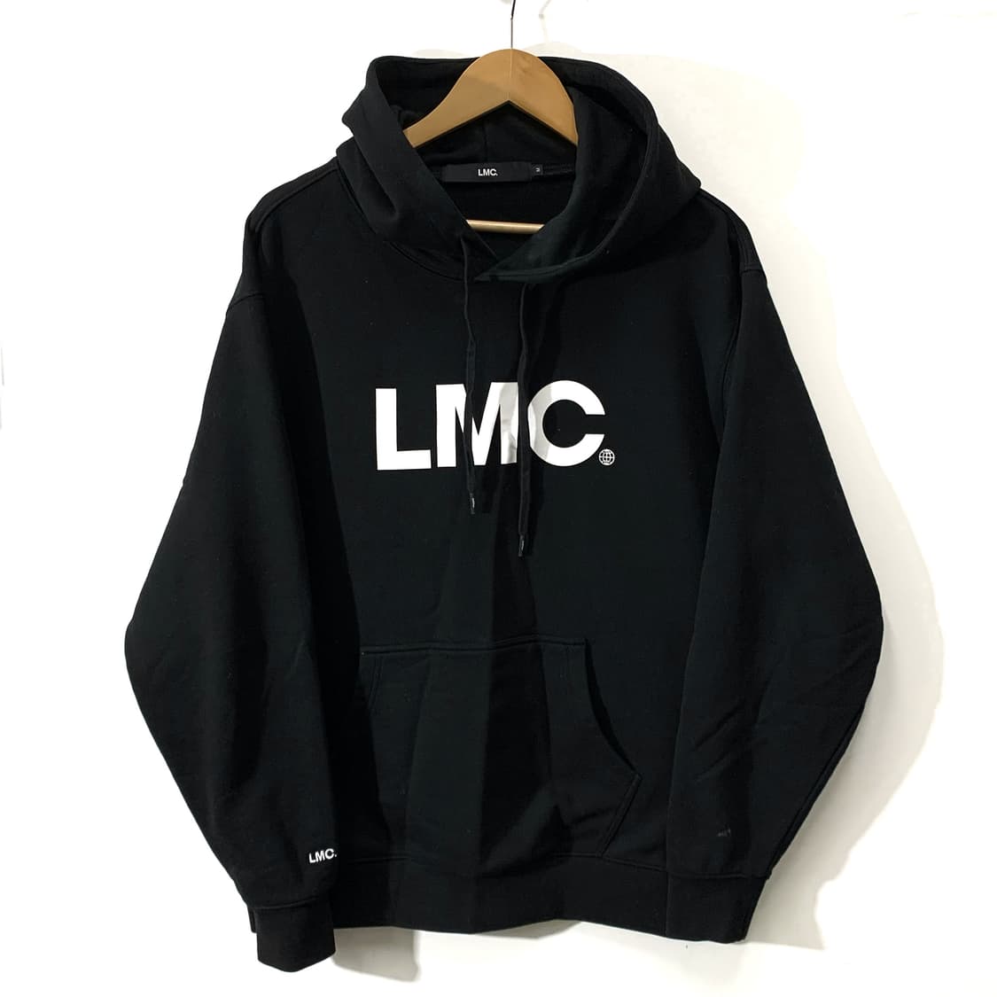 LMC 스펠로고 블랙 후드티   상품이미지1