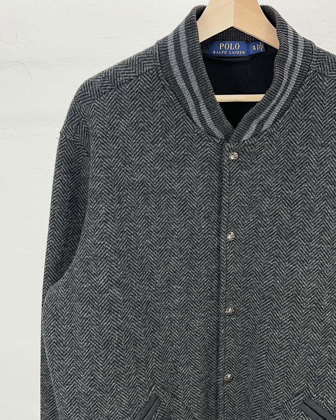 폴로 랄프로렌 차콜 그레이 헤링본 울 바시티 자켓 상품이미지2