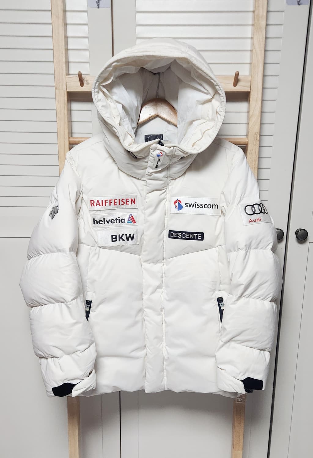 데상트 아우디 화이트 패딩 자켓 상품이미지1